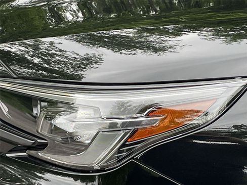 Certified 2025 Subaru Legacy Premium AWD/4WD image 9