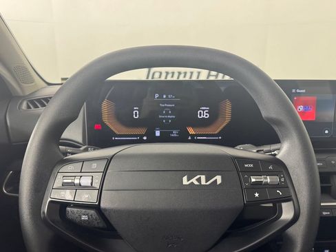 Used 2025 Kia K4 FWD image 16