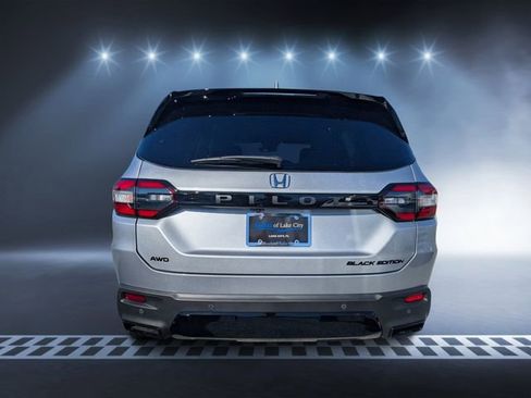 New 2026 Honda Pilot Black Edition image 4