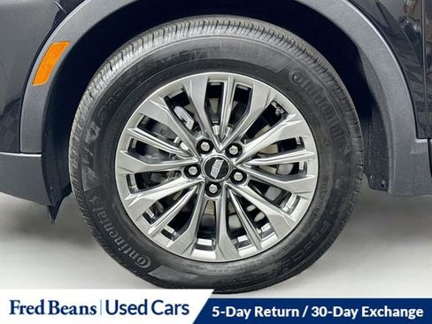 Used 2025 Cadillac XT4 Premium Luxury image 32