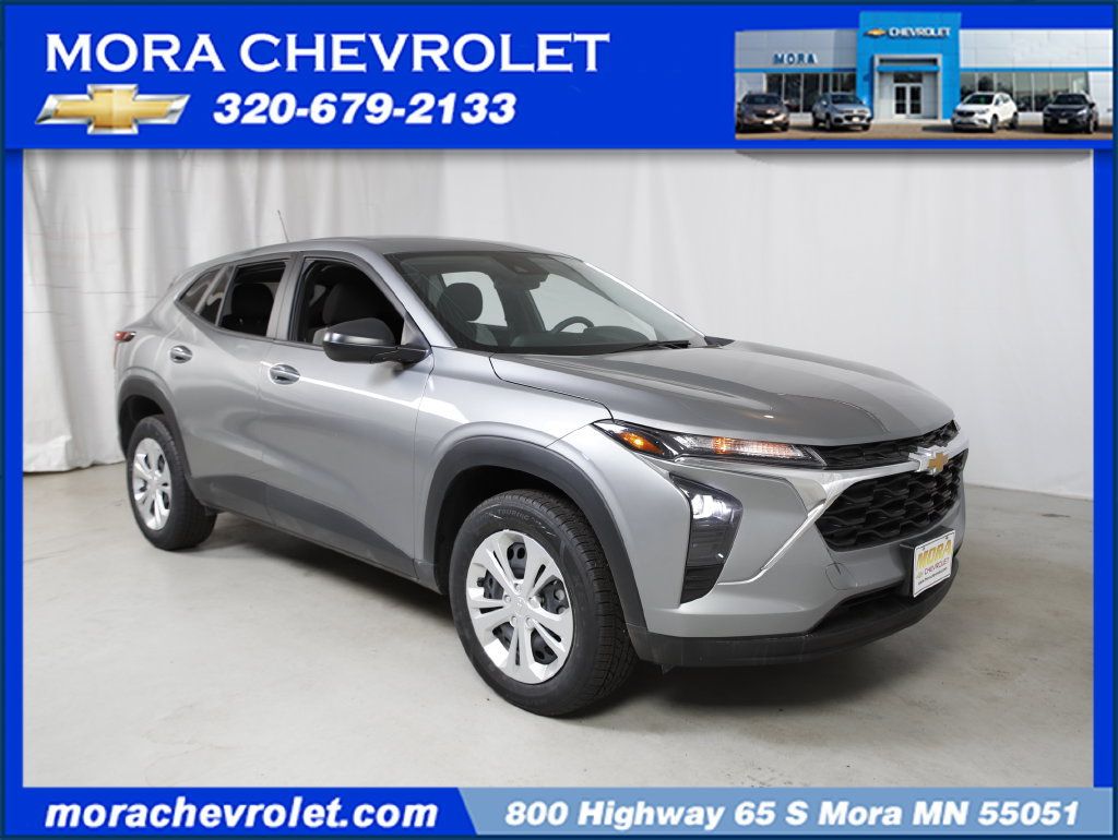Used 2024 Chevrolet Trax LS w/ Driver Confidence Package FWD image 1