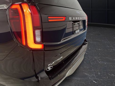 Used 2025 Ford Expedition Max Platinum w/ Platinum Ultimate Package image 40