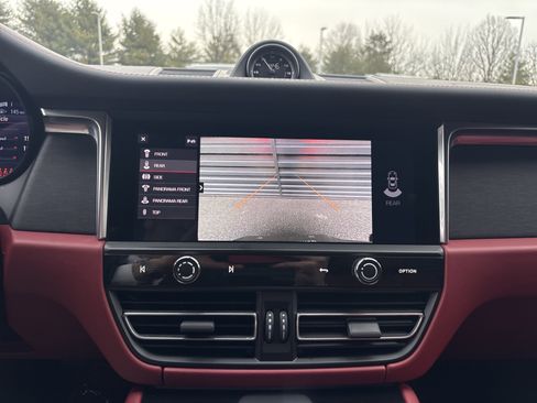 Certified 2025 Porsche Macan GTS AWD/4WD image 19