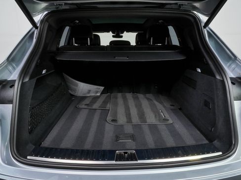 Certified 2023 Porsche Cayenne AWD/4WD image 32