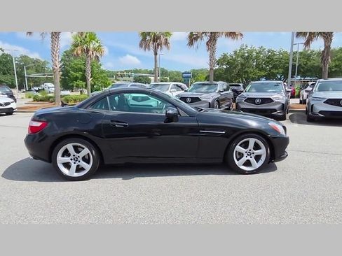 Used 2015 Mercedes-Benz SLK 250 w/ Premium Package image 27