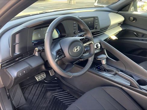 Used 2025 Hyundai Elantra Sport image 17