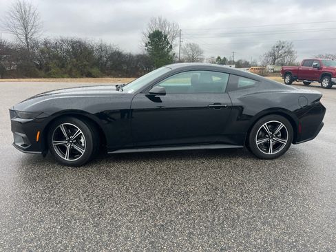 Used 2025 Ford Mustang Coupe image 3