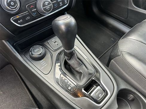 Used 2023 Jeep Cherokee Altitude Lux image 17