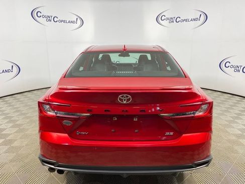 Used 2025 Toyota Camry SE FWD image 5