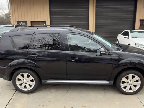 Used 2013 Mitsubishi Outlander SE image 16