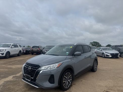 Used 2023 Nissan Kicks SV FWD image 7