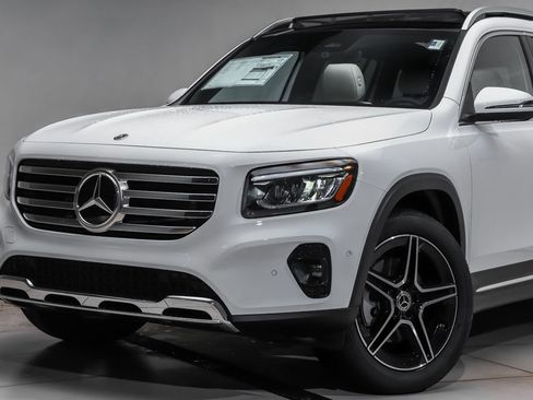 New 2026 Mercedes-Benz GLB 250 4MATIC image 2