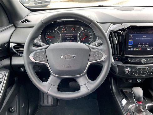 Used 2023 Chevrolet Traverse RS image 8