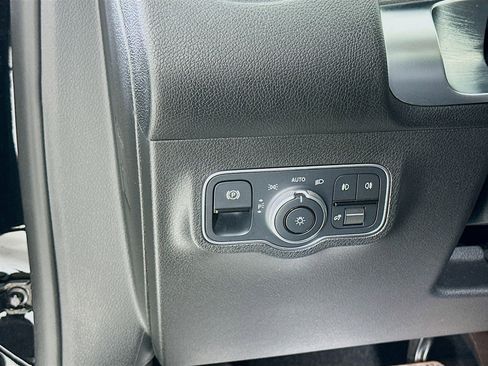 Used 2023 Mercedes-Benz GLB 250 4MATIC image 11