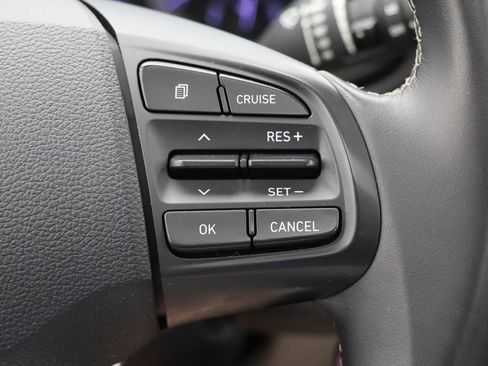 Used 2022 Hyundai Venue SEL image 21