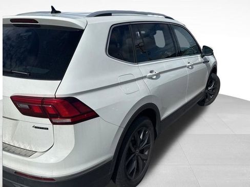 Used 2022 Volkswagen Tiguan SE AWD/4WD image 10