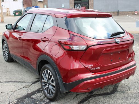 Certified 2024 Nissan Kicks SV image 3