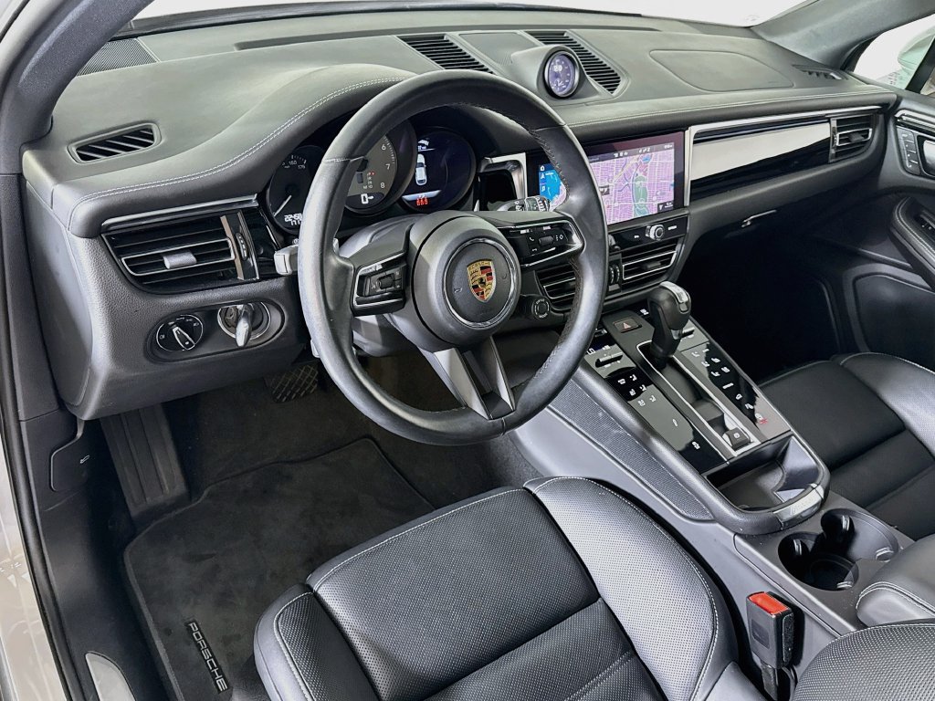Certified 2023 Porsche Macan S AWD/4WD image 4