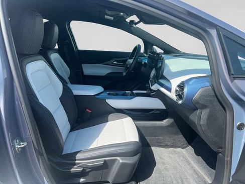 Used 2025 Chevrolet Equinox EV LT FWD image 14