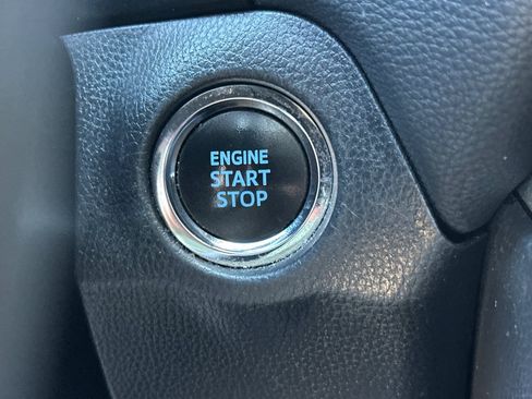 Used 2019 Toyota RAV4 XLE w/ Convenience Package FWD image 33