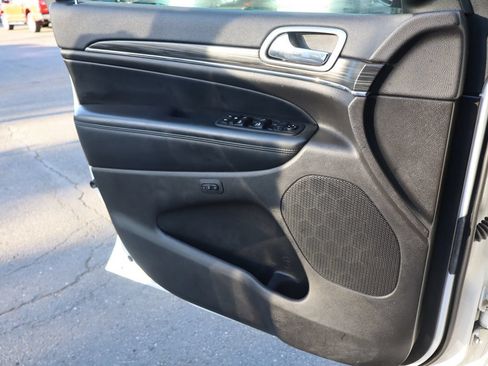 Used 2019 Jeep Grand Cherokee Limited w/ Luxury Group II AWD/4WD image 28