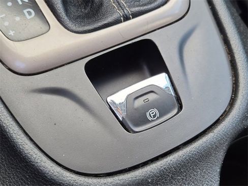 Used 2015 Jeep Cherokee Latitude w/ Cold Weather Group image 30