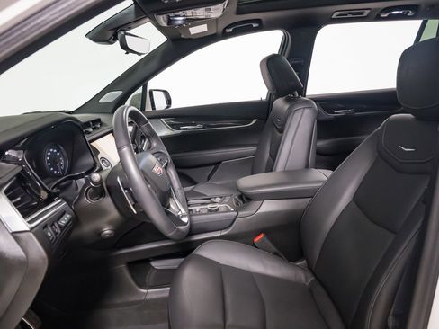 Used 2024 Cadillac XT6 Sport w/ Technology Package image 19