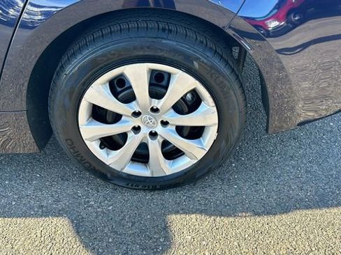 Used 2023 Toyota Corolla LE image 6