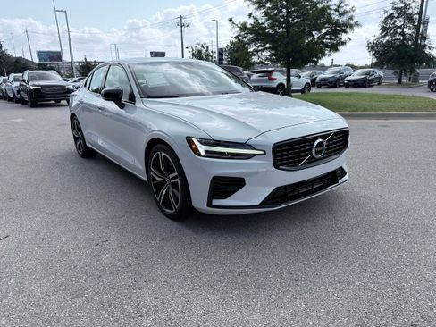 Used 2021 Volvo S60 T8 R-Design Expression w/ Premium Package AWD/4WD image 7