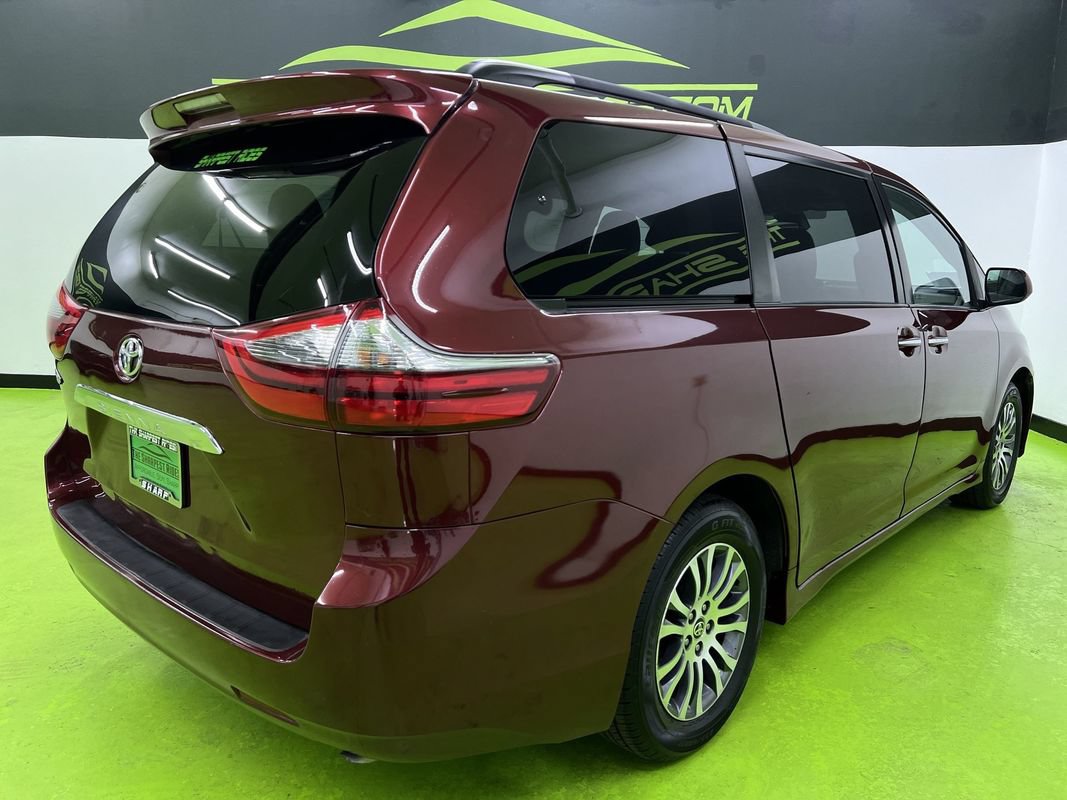 Used 2020 Toyota Sienna XLE w/ XLE Navigation Package FWD image 10