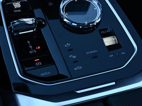 Certified 2024 BMW 760i xDrive w/ Executive Package image 21