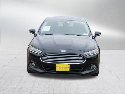 Used 2016 Ford Fusion SE w/ Equipment Group 202A image 2
