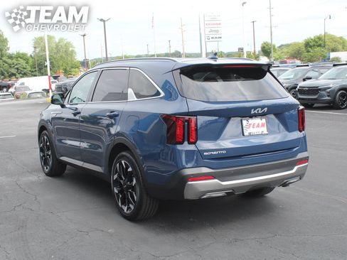 Used 2025 Kia Sorento EX FWD image 6