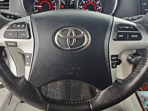 Used 2012 Toyota Highlander Limited w/ Tow Pkg FWD image 23