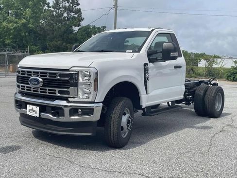 New 2025 Ford F350 XL w/ XL Chrome Package image 3