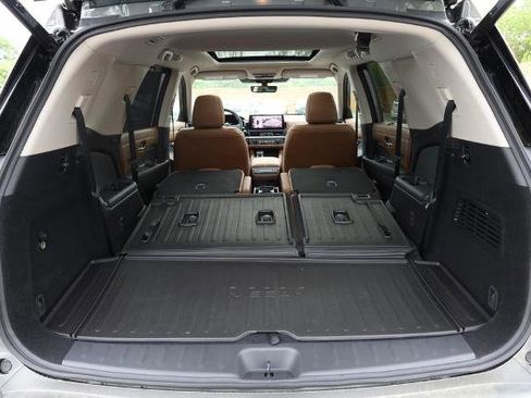 New 2026 Nissan Pathfinder Platinum image 9