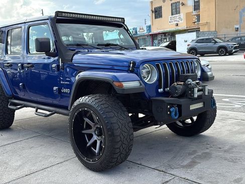 Used 2018 Jeep Wrangler Unlimited Sahara AWD/4WD image 16