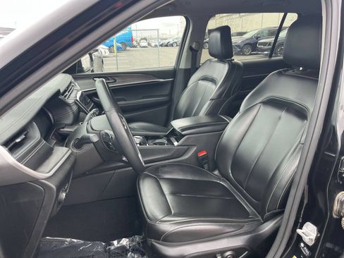 Used 2023 Jeep Grand Cherokee L Limited AWD/4WD image 39
