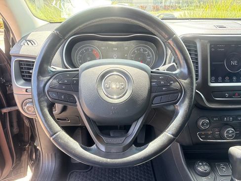 Used 2020 Jeep Cherokee Trailhawk AWD/4WD image 17