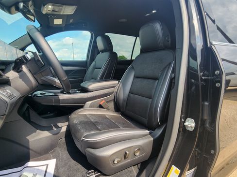Used 2025 Buick Enclave Preferred AWD/4WD image 12