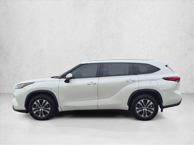 Used 2020 Toyota Highlander XLE AWD/4WD image 9