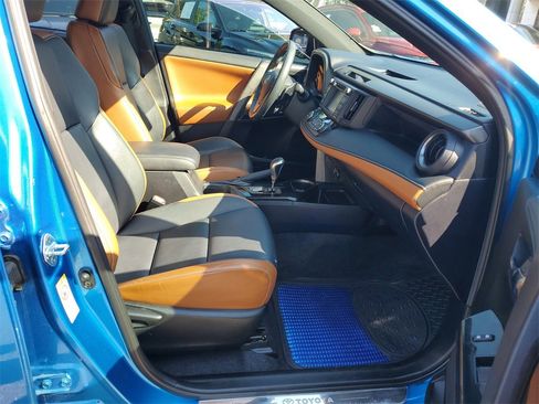 Used 2017 Toyota RAV4 SE image 39
