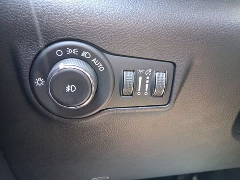 Used 2025 Jeep Compass Trailhawk AWD/4WD image 26