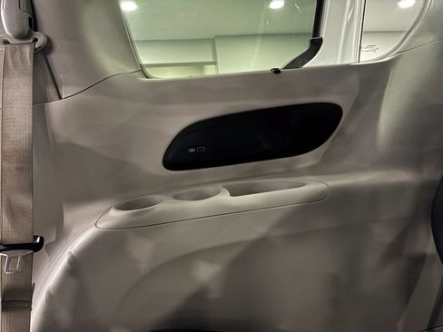 Used 2020 Chrysler Pacifica Touring-L Plus FWD image 45