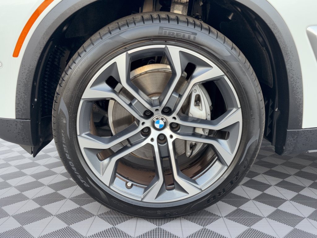 Certified 2025 BMW X5 sDrive40i w/ Premium Package RWD image 13