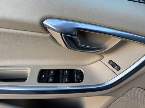 Used 2015 Volvo S60 T5 Platinum image 16