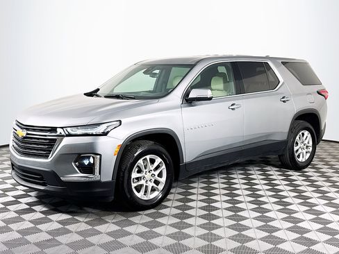 Used 2024 Chevrolet Traverse LS w/ Safety Package image 4
