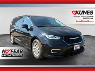 Used 2024 Chrysler Pacifica Touring-L FWD video 1