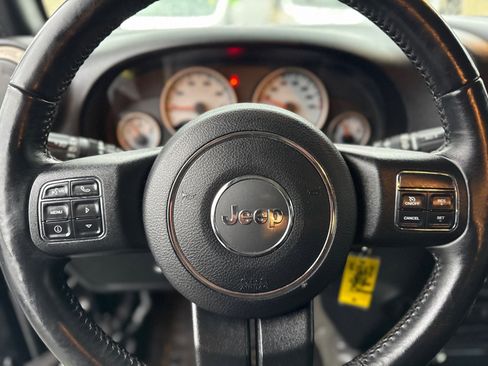 Used 2017 Jeep Wrangler 75th Anniversary image 30