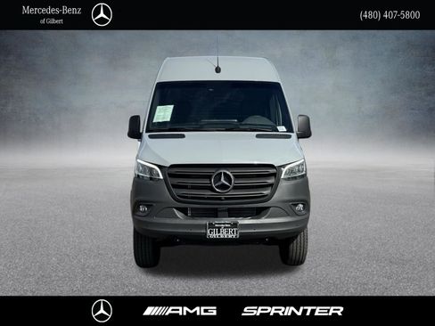 Used 2024 Mercedes-Benz Sprinter 2500 image 2